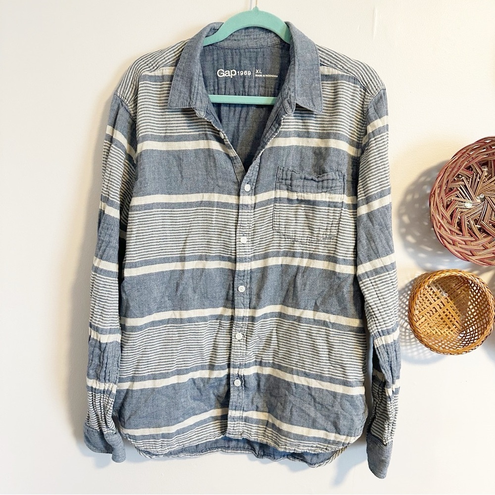 GAP Blue and Gray Long Sleeve Button Down Shirt